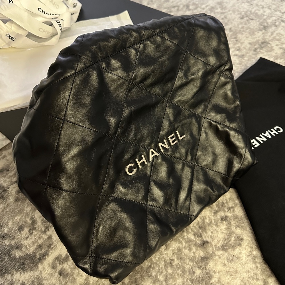 Chanel 22 hobo
